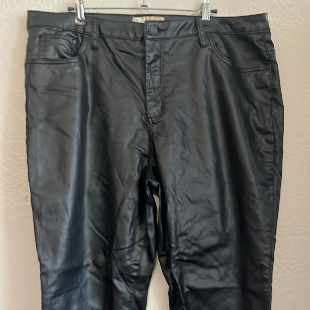 Hybrid & Company plus size faux leather pants